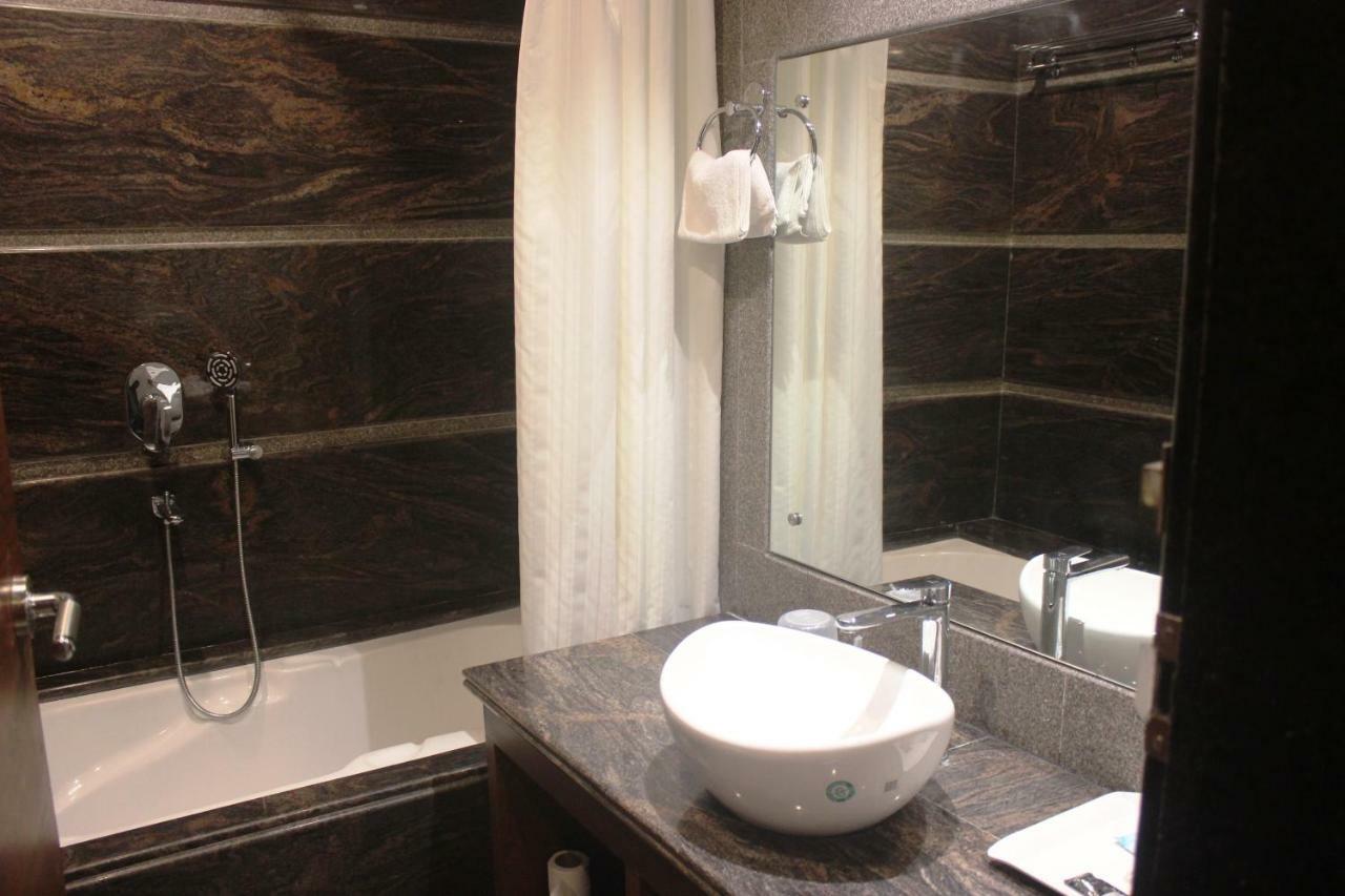 Hotel Simla Siliguri Eksteriør billede